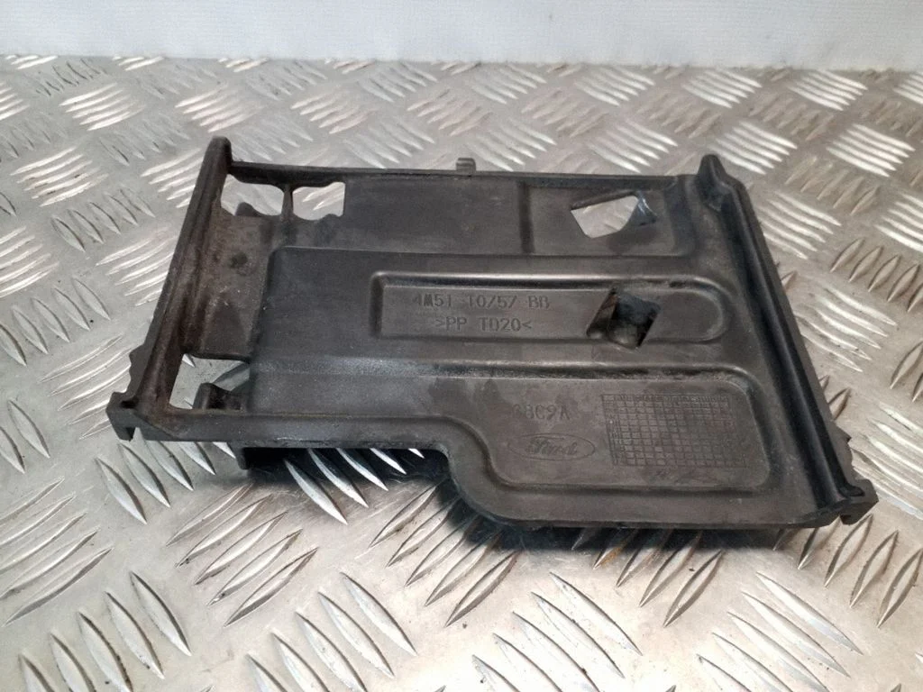 Cita motora nodalījuma detaļa 4M5110757BB