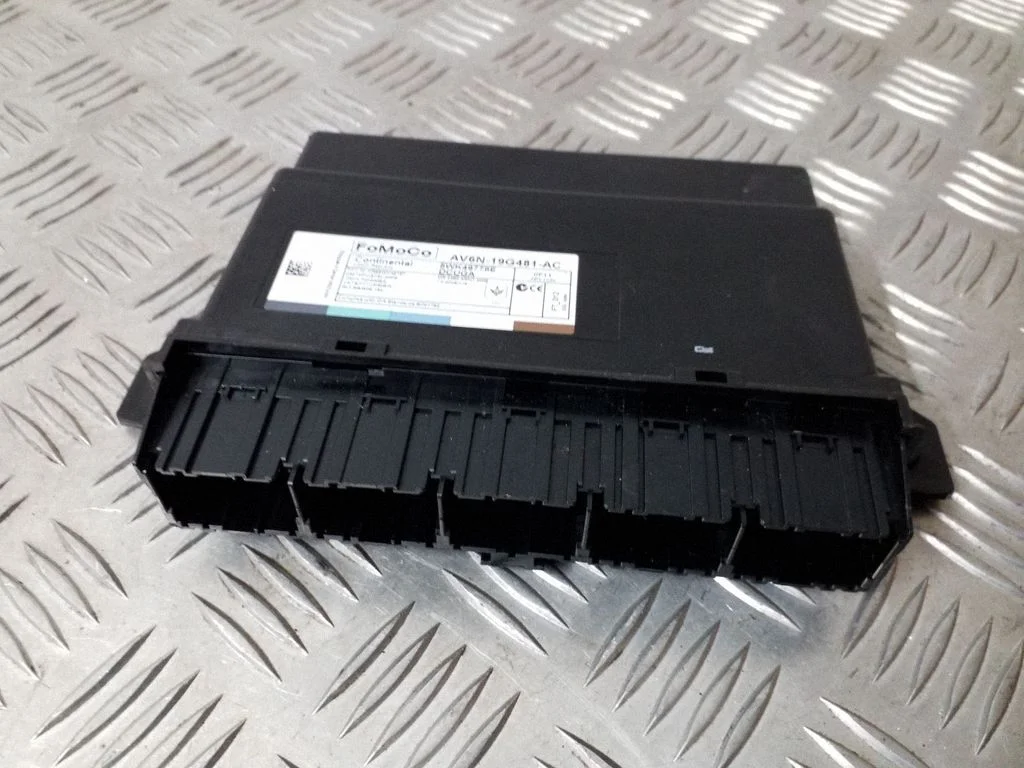 Komforta modulis AV6N19G481AC