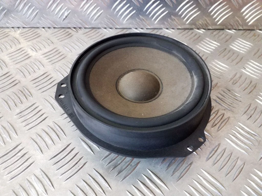 Skaļrunis (-ņi) priekšējās durvīs 9175188