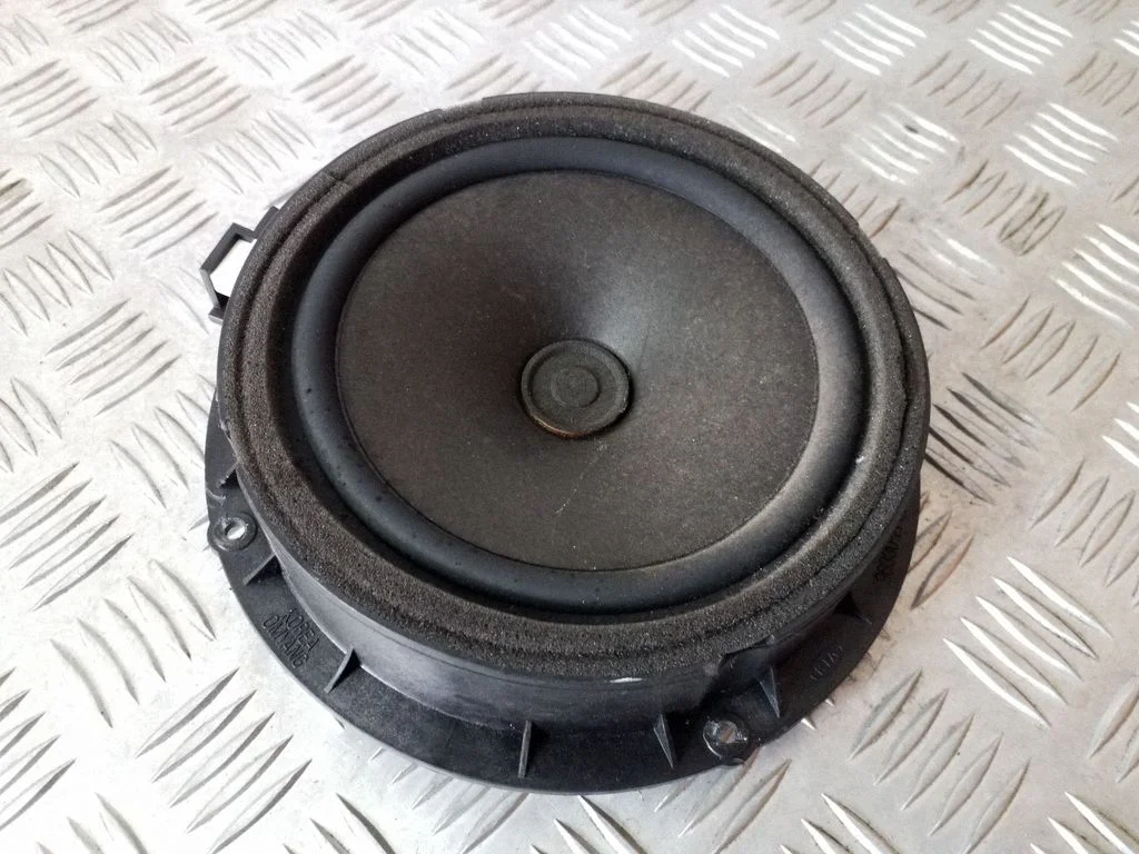 Esiukse kõlar(id) 963302P300