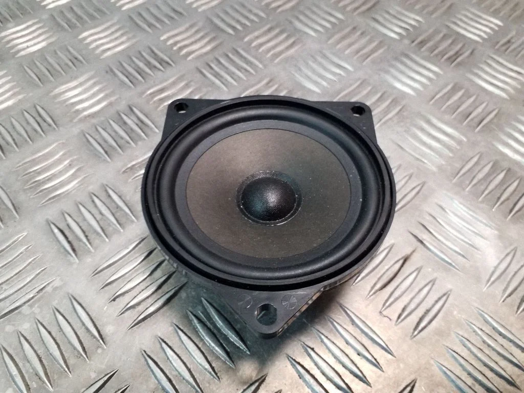Front door speaker – BMW 5 Series E60 E61 (2004-2010)