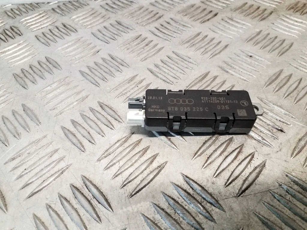 Aerial antenna amplifier – Audi A5 Sportback 8TA (2009-2016)