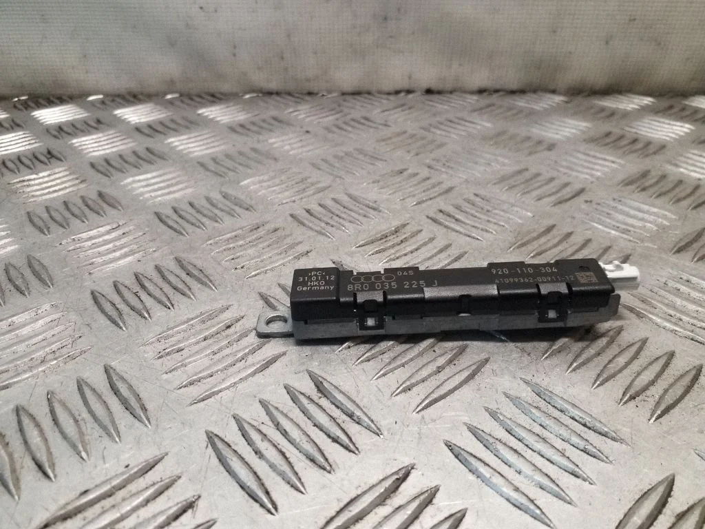 Aerial antenna amplifier – Audi Q5 SQ5 8R (2008-2017)