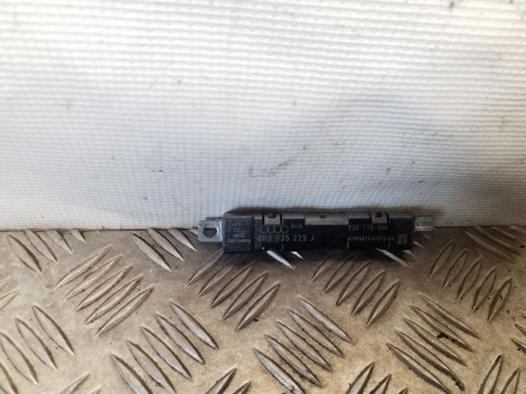Aerial antenna amplifier – Audi Q5 SQ5 8R (2008-2017)