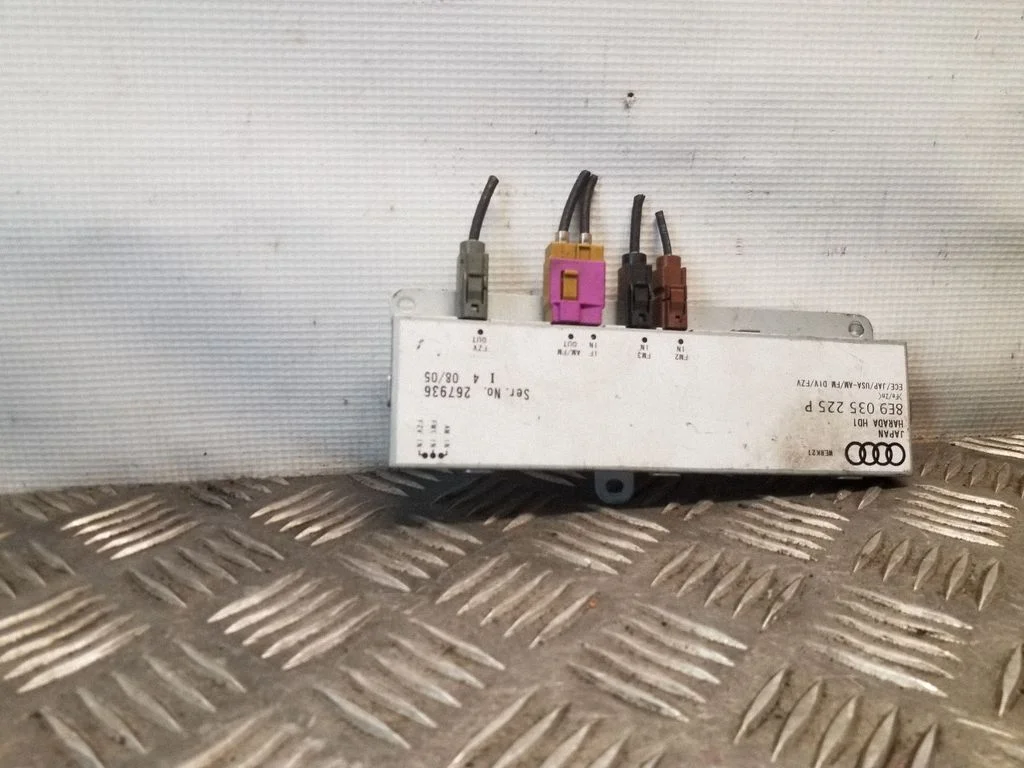 Antenas pastiprinātājs 8E9035225P