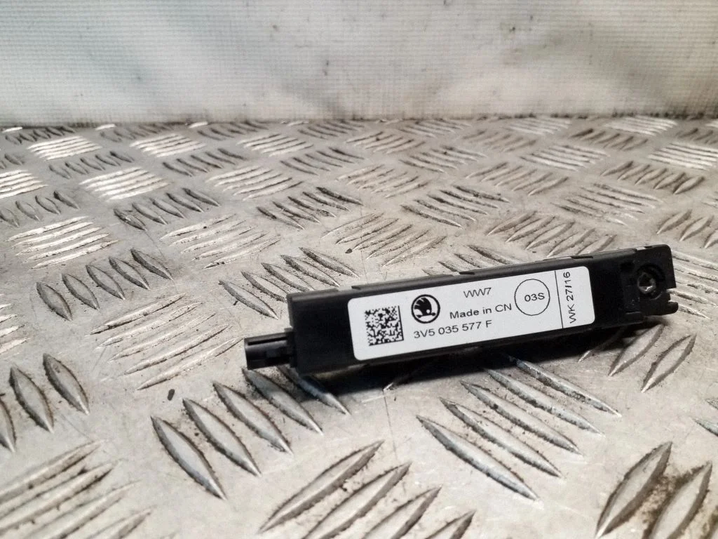 Aerial antenna amplifier – Skoda Superb B8 (3V) (2015-2024)