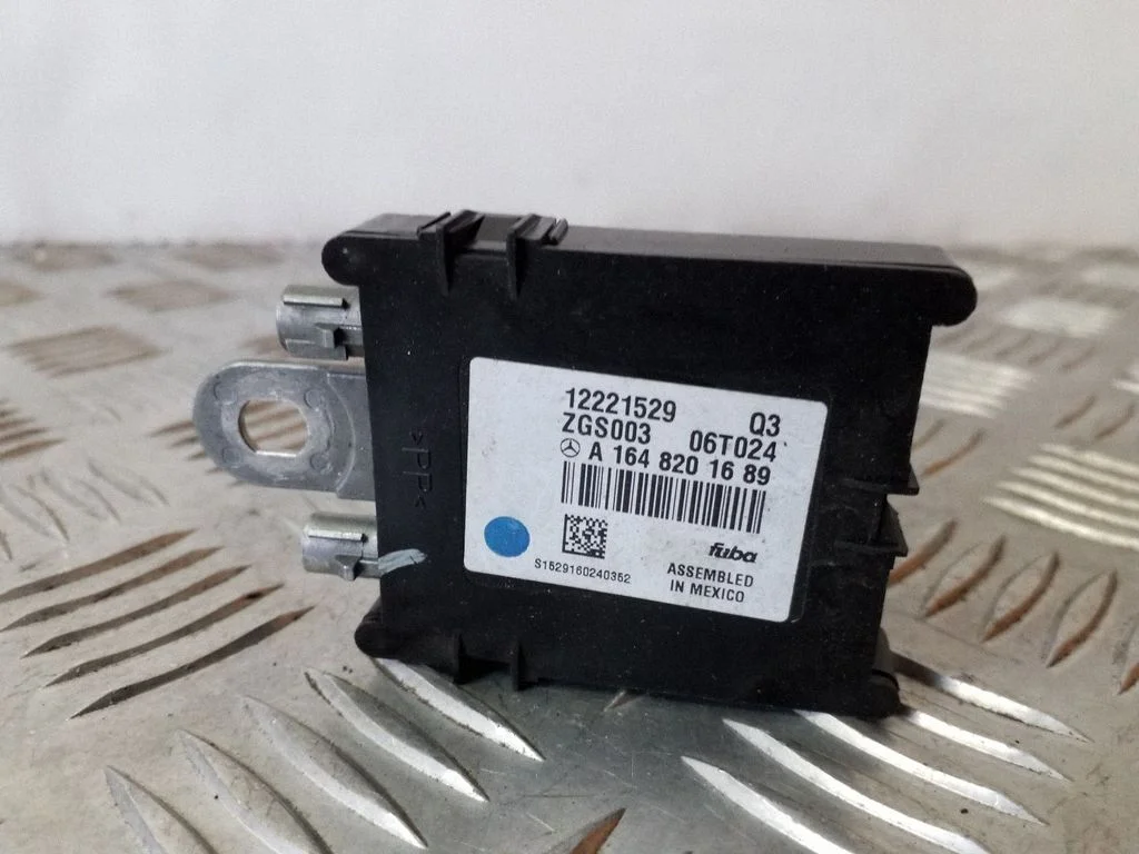 Antenas pastiprinātājs – Mercedes-Benz R klase W251 (2005-2013)