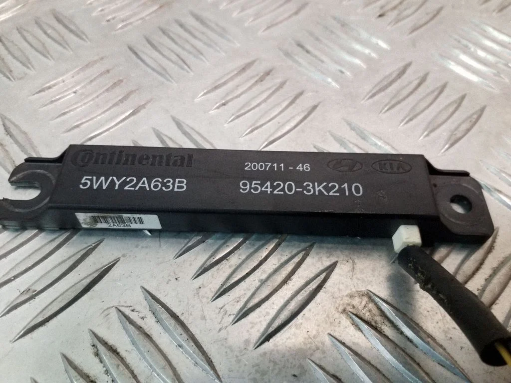 Wzmacniacz antenowy 954203K210