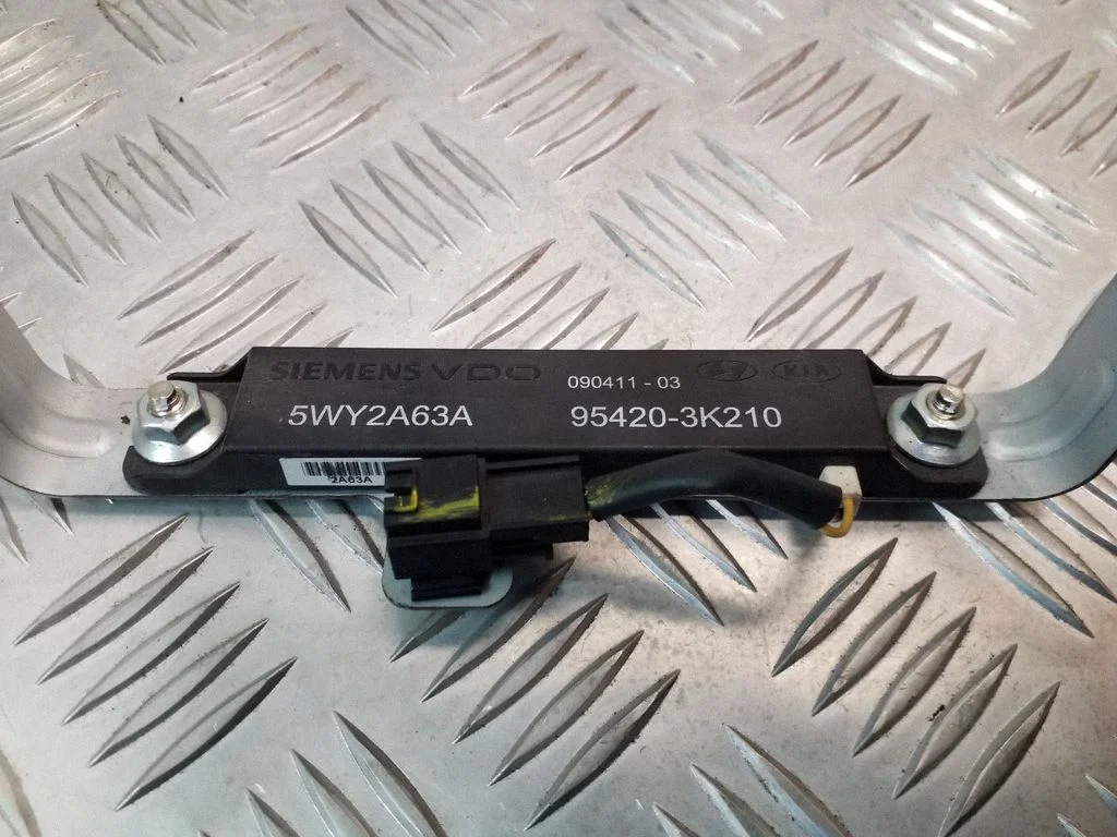 Wzmacniacz antenowy 954203K210