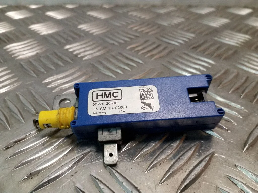 Aerial antenna amplifier – Hyundai Santa Fe (2000-2006)
