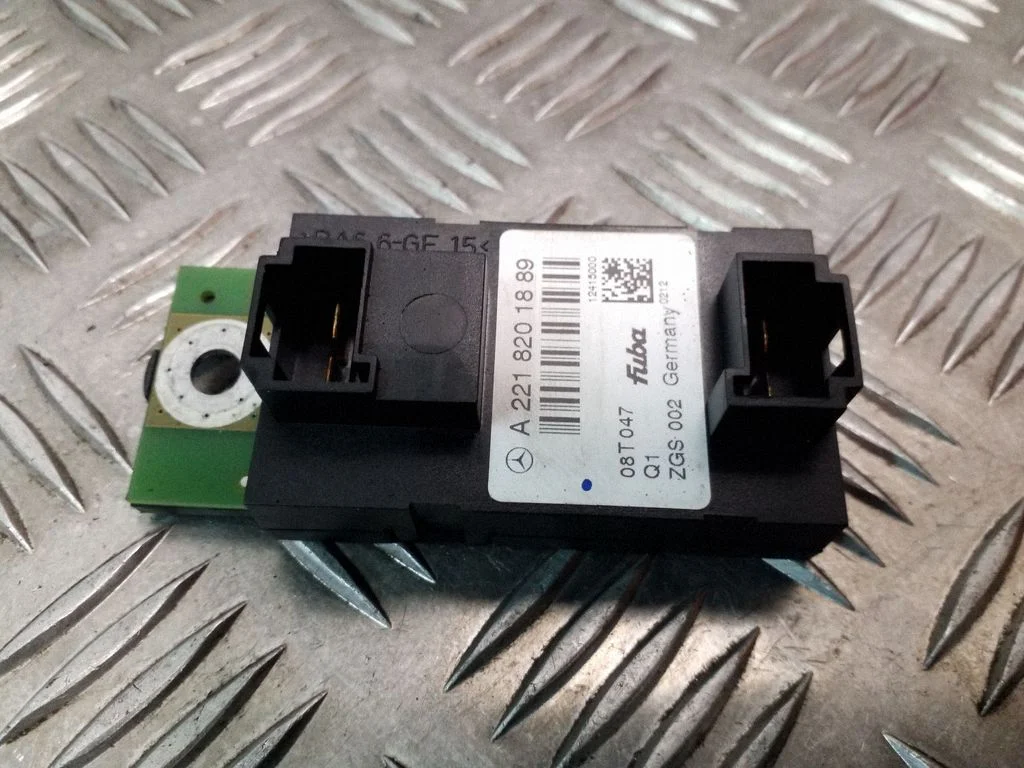 Antenas pastiprinātājs – Mercedes-Benz S klase W221 (2005-2013)