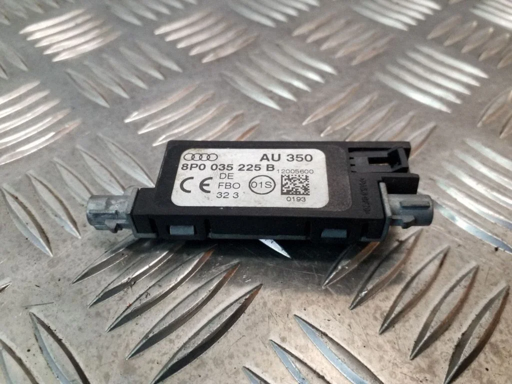 Aerial antenna amplifier – Audi A3 S3 8P (2003-2012)