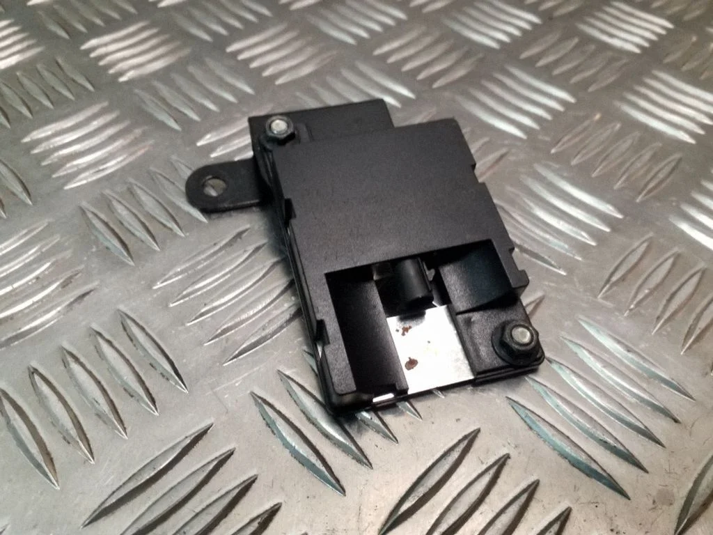 Aerial antenna amplifier – BMW 7 Series E65 E66 (2001-2008)