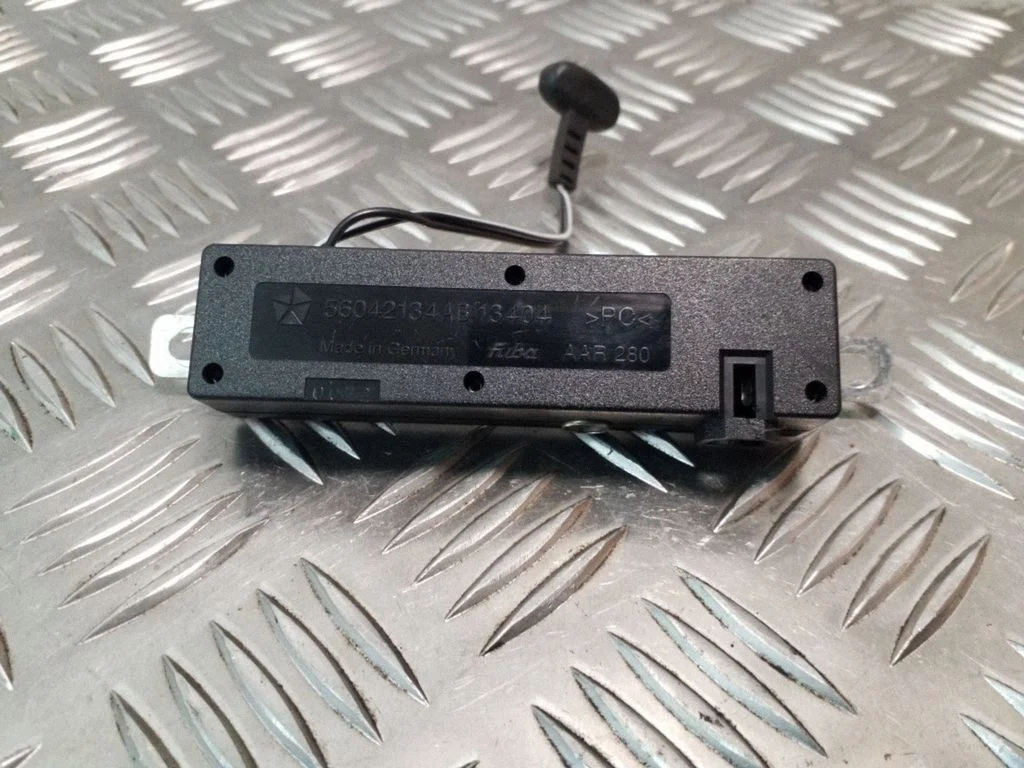 Antenas pastiprinātājs 56042134AB