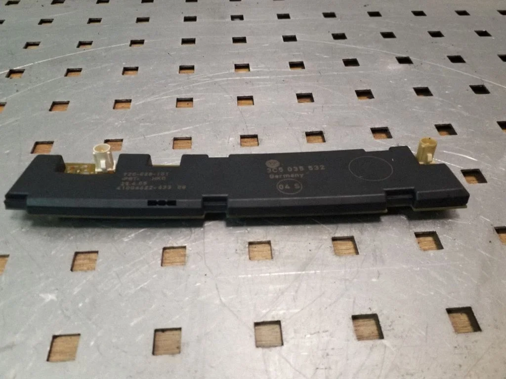 Aerial antenna amplifier – Volkswagen Passat B6 (2005-2010)
