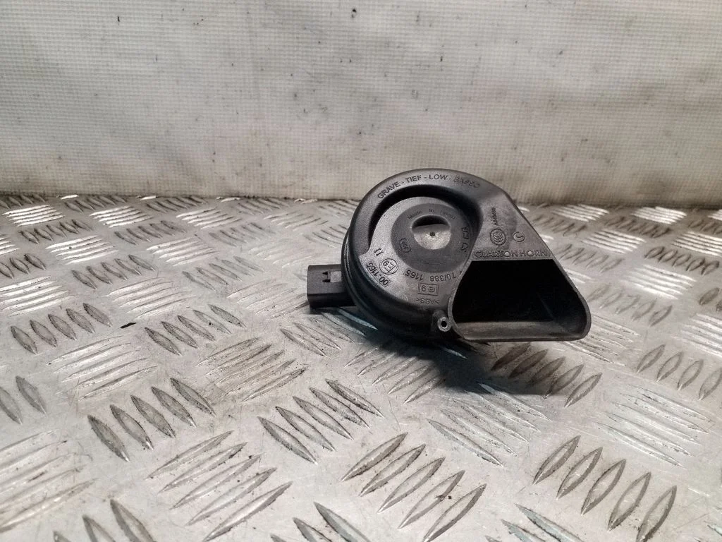 Horn signal – Audi Q5 SQ5 8R (2008-2017)