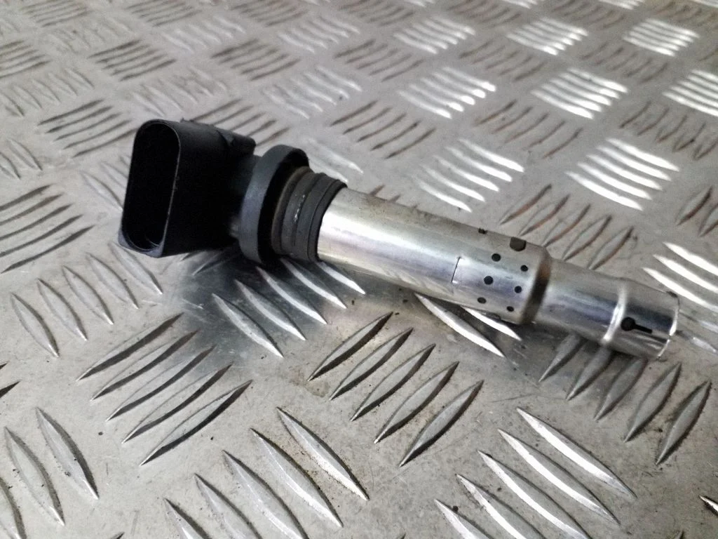 High voltage ignition coil