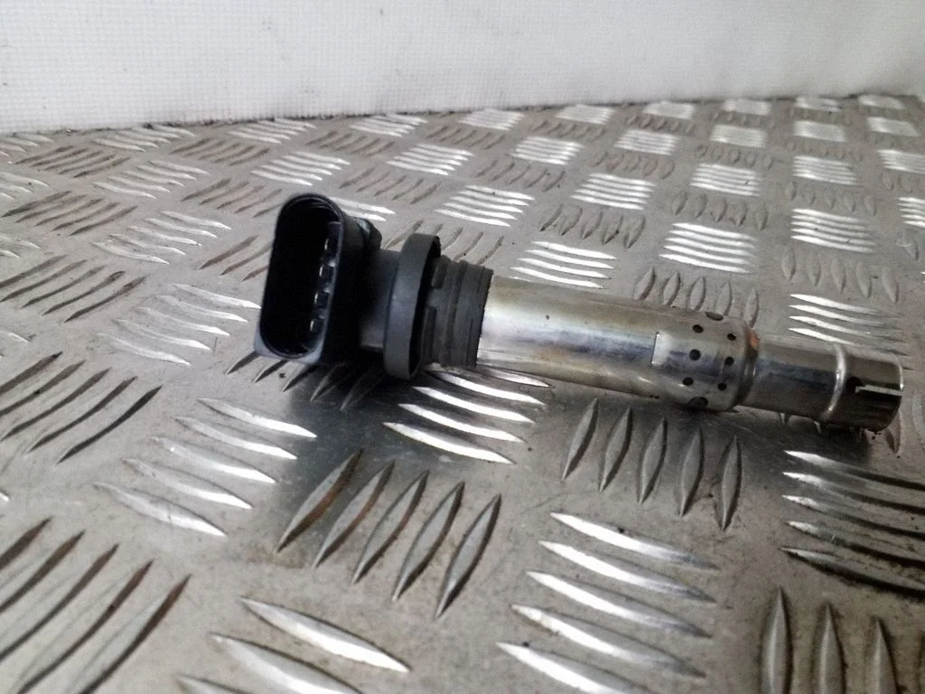High voltage ignition coil