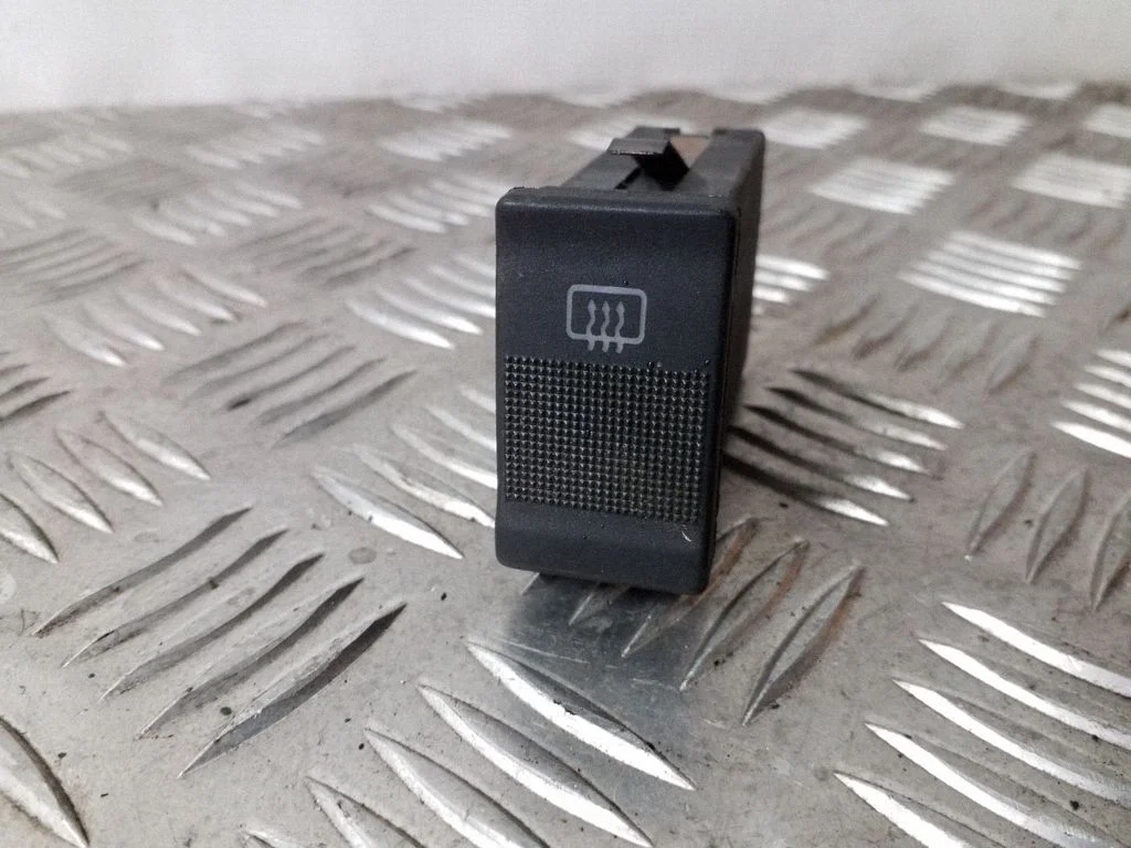 Stikla apsildes slēdzis – Audi A6 S6 C4 4A (1994-1997)