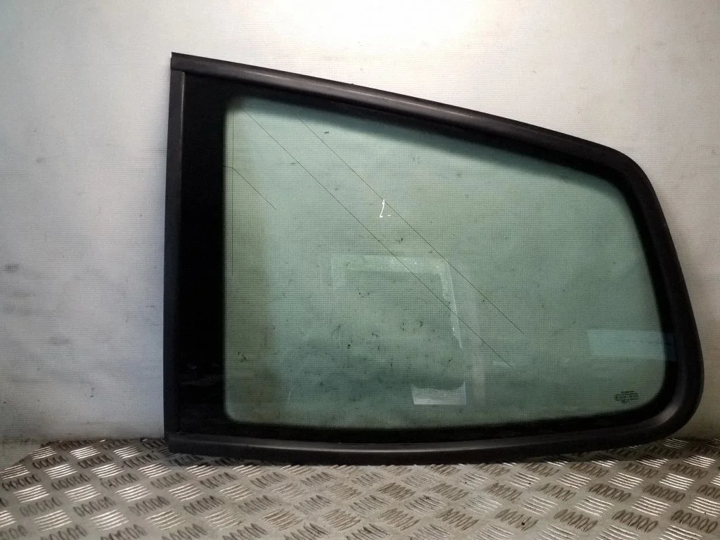Tagumine kere külgklaas 7N0845297