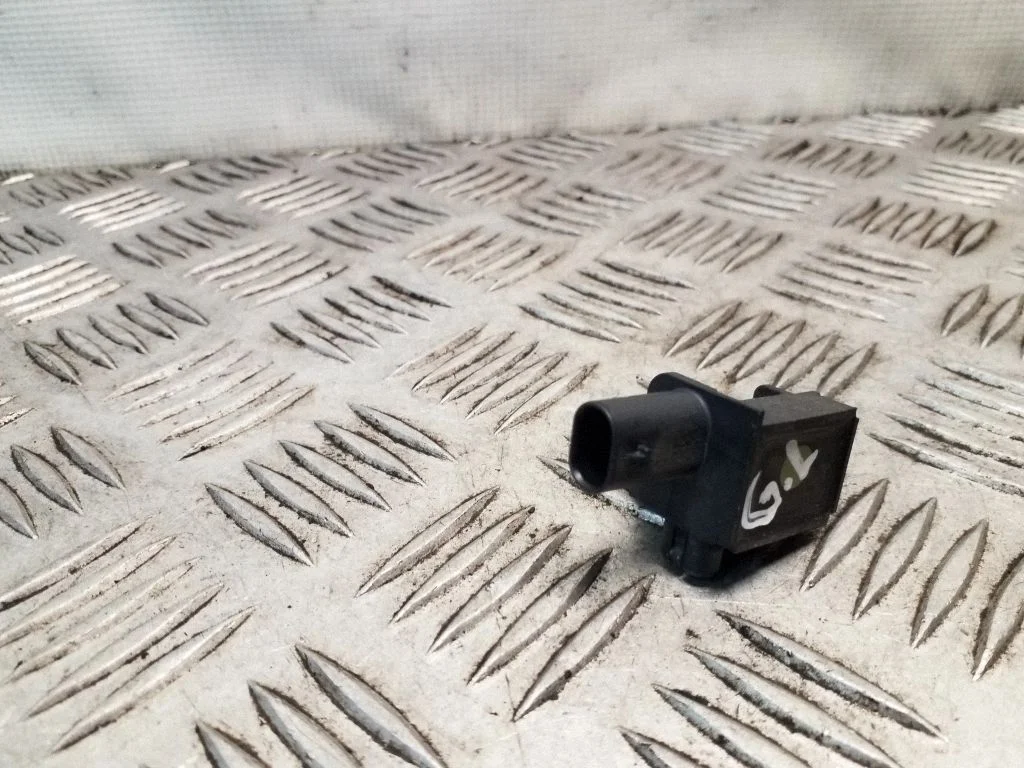 Airbag deployment crash/impact sensor – Skoda Superb B8 (3V) (2015-2024)