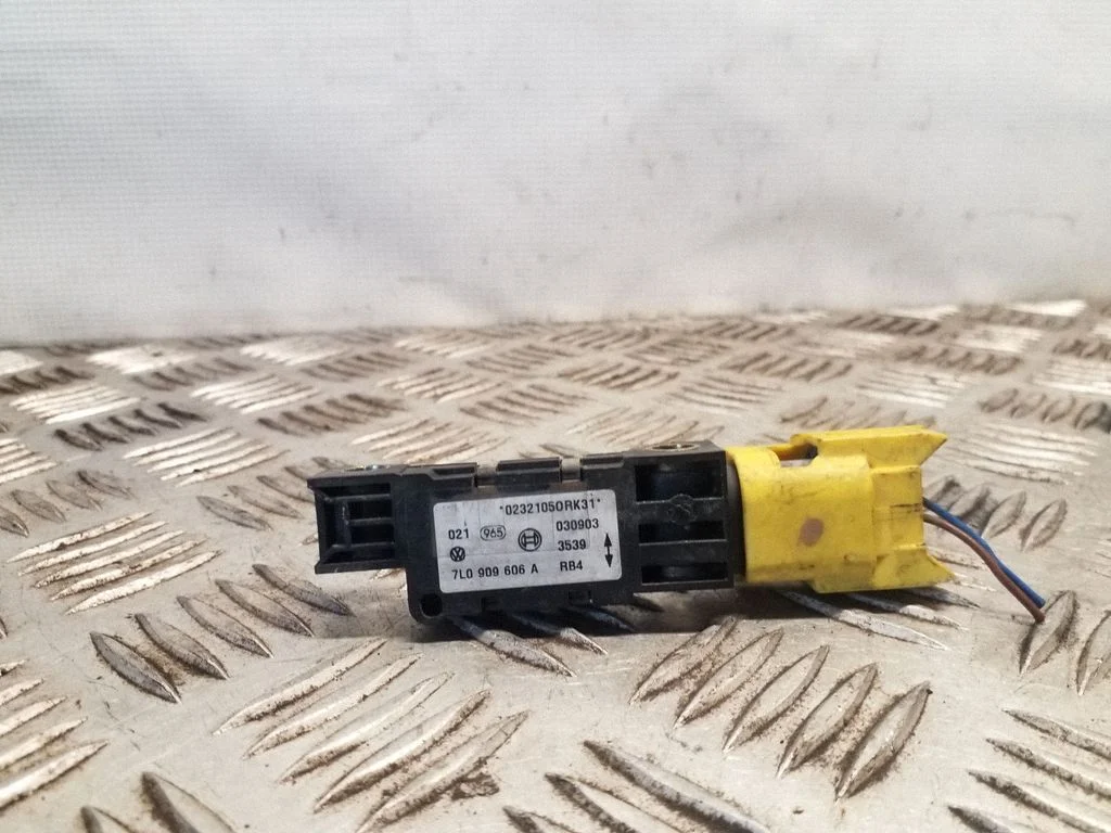 Drošības spilvenu trieciena sensors – Volkswagen Touareg I (2002-2010)