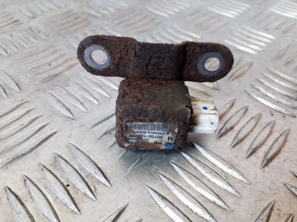 Airbag deployment crash/impact sensor – Suzuki Grand Vitara II (2006-2016)