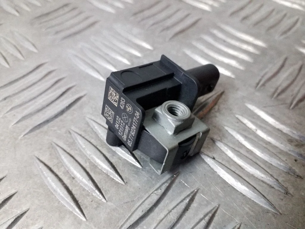 Airbag deployment crash/impact sensor – BMW 5 Series F10 F11 (2009-2016)