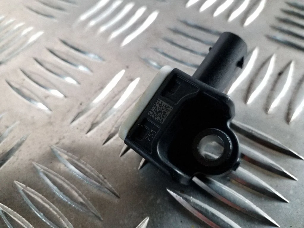 Drošības spilvenu trieciena sensors 4H0959643