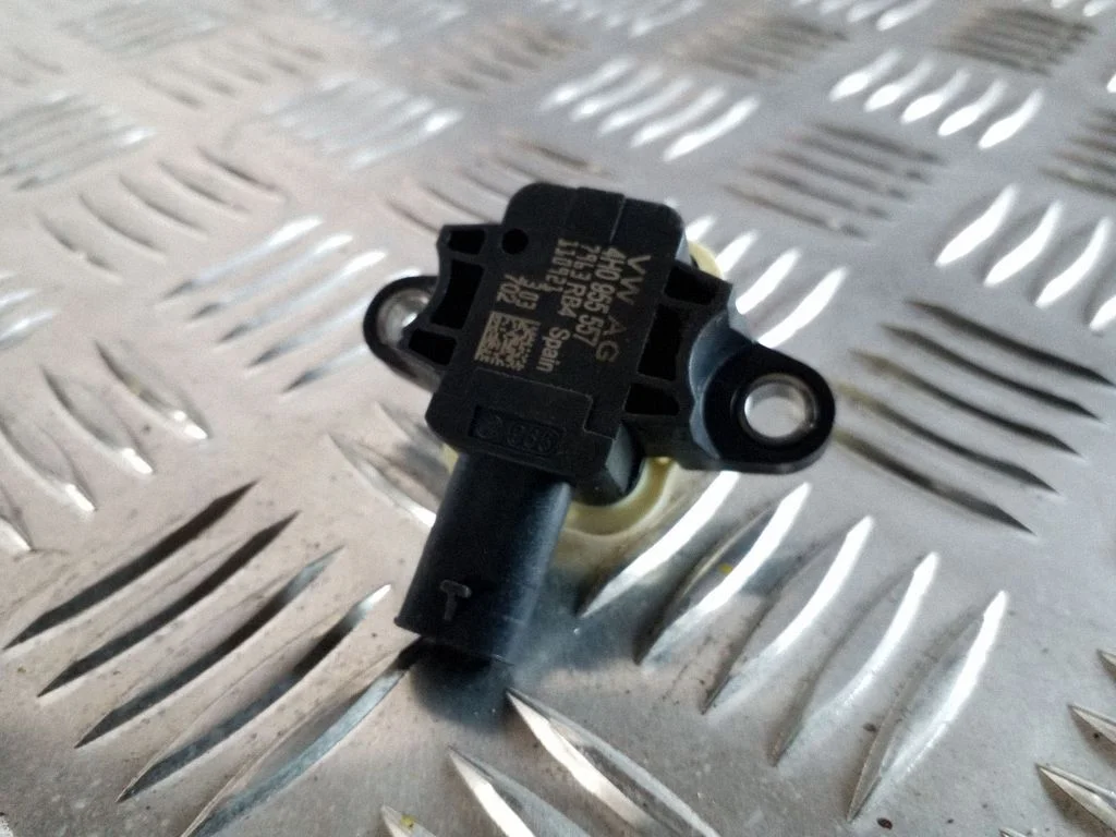 Drošības spilvenu trieciena sensors 4H0955557