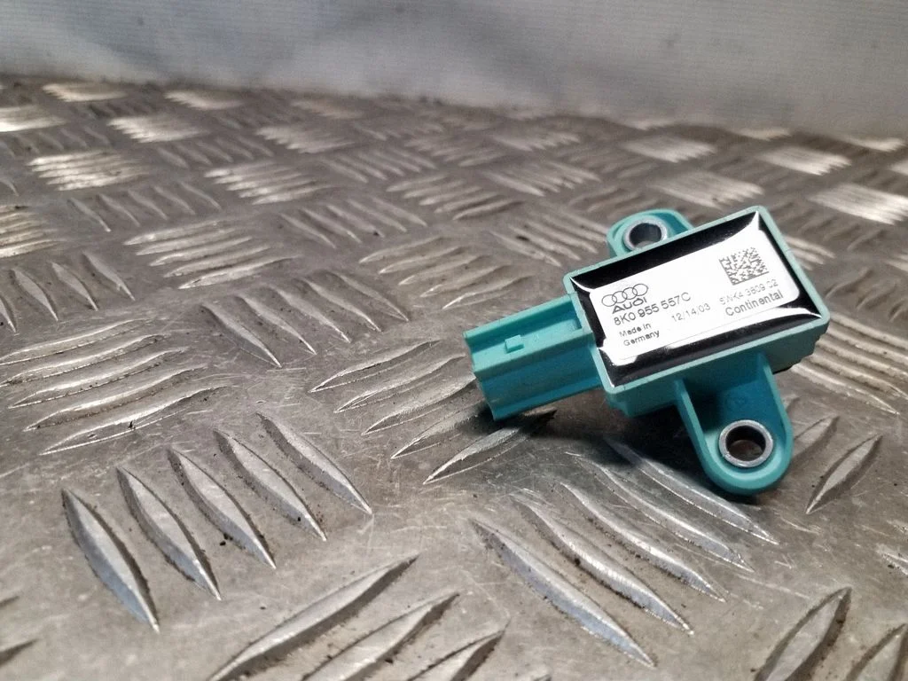 Drošības spilvenu trieciena sensors 8K0955557C