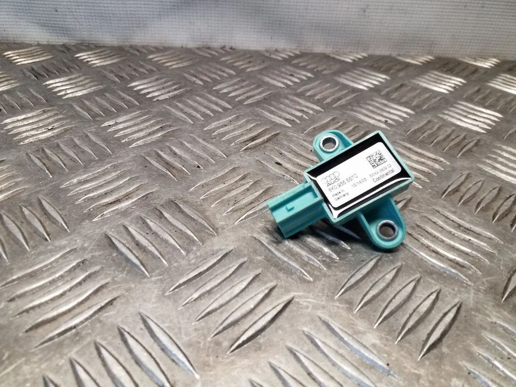 Drošības spilvenu trieciena sensors 8K0955557C