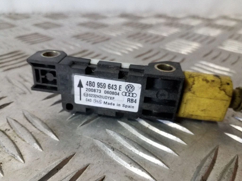Drošības spilvenu trieciena sensors 4B0959643E