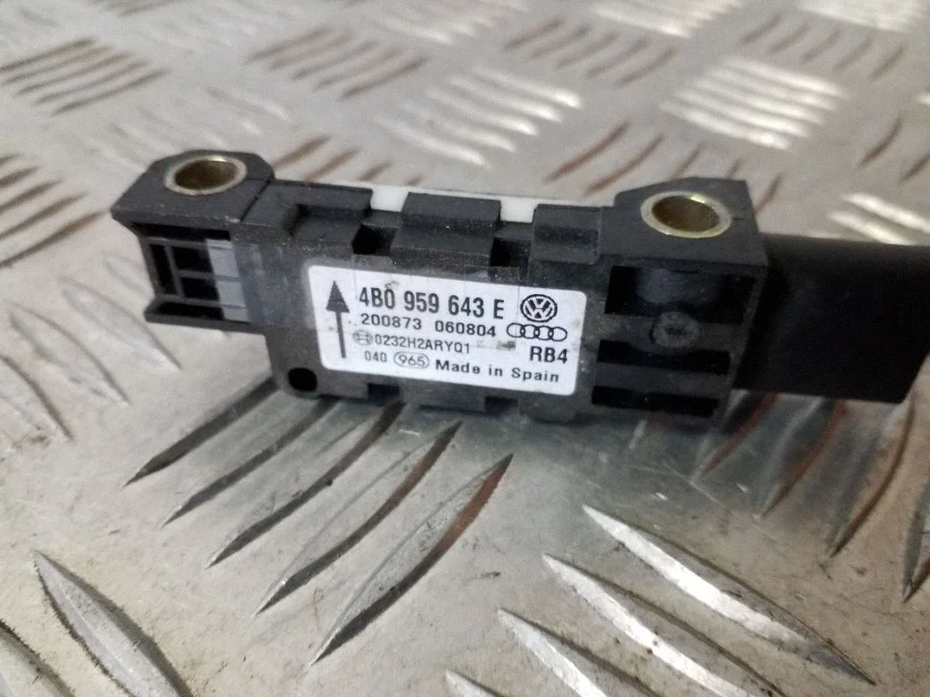 Drošības spilvenu trieciena sensors 4B0959643E