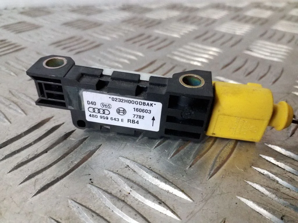 Drošības spilvenu trieciena sensors 4B0959643E