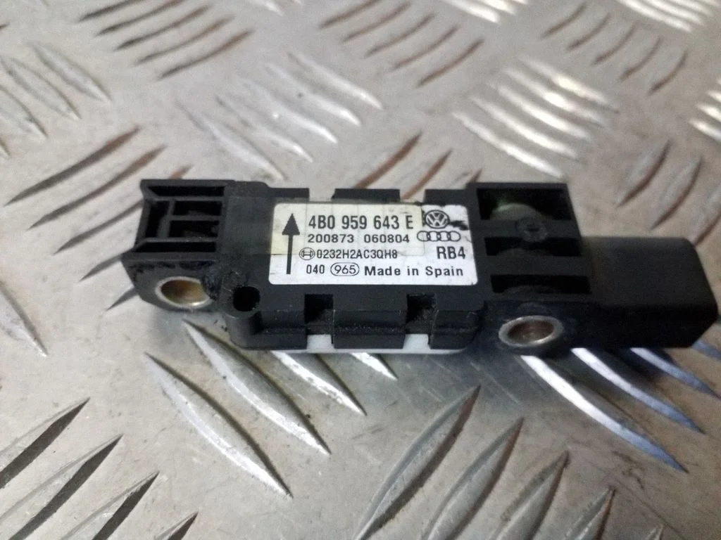 Drošības spilvenu trieciena sensors 4B0959643E