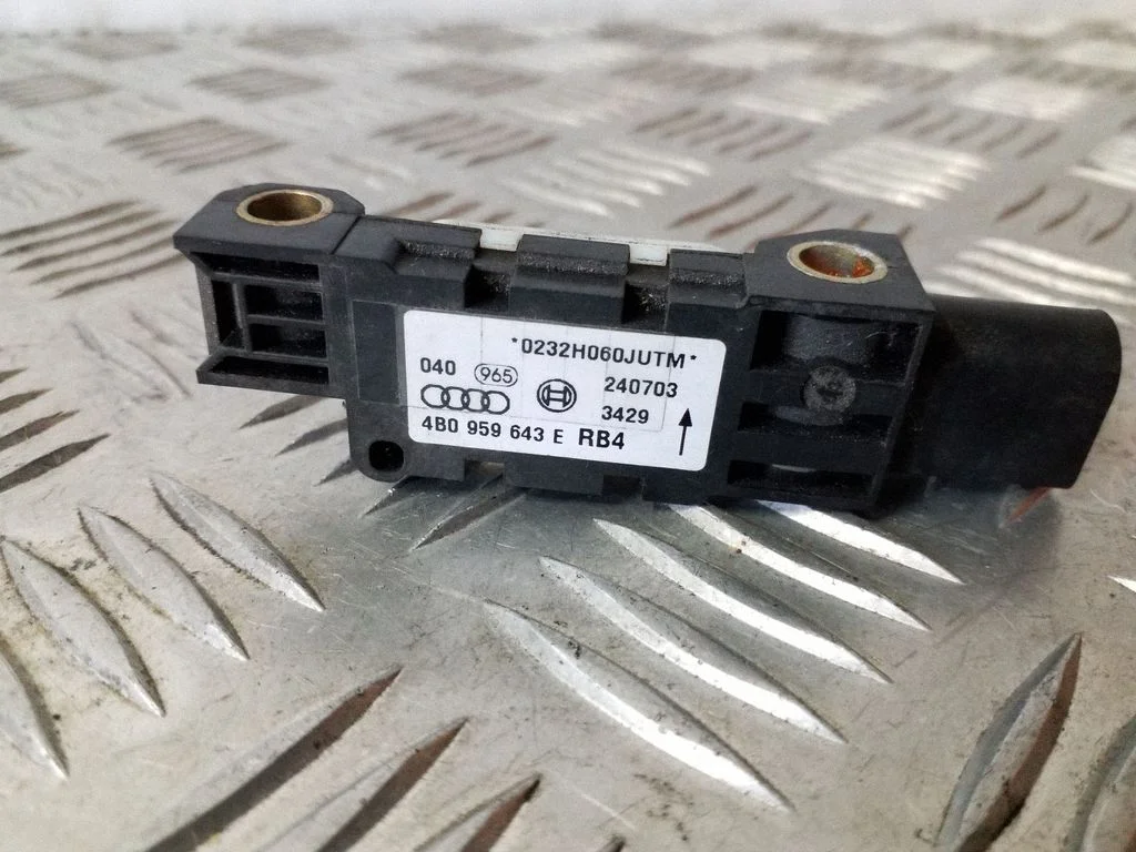Drošības spilvenu trieciena sensors 4B0959643E