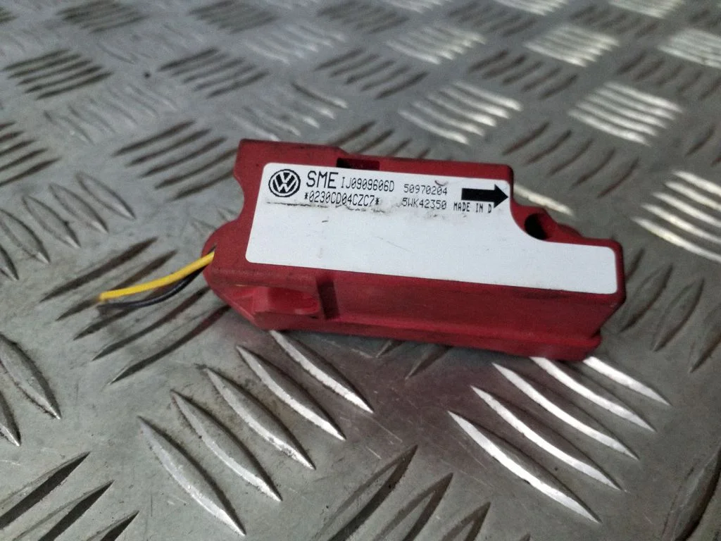 Drošības spilvenu trieciena sensors 1J0909606D