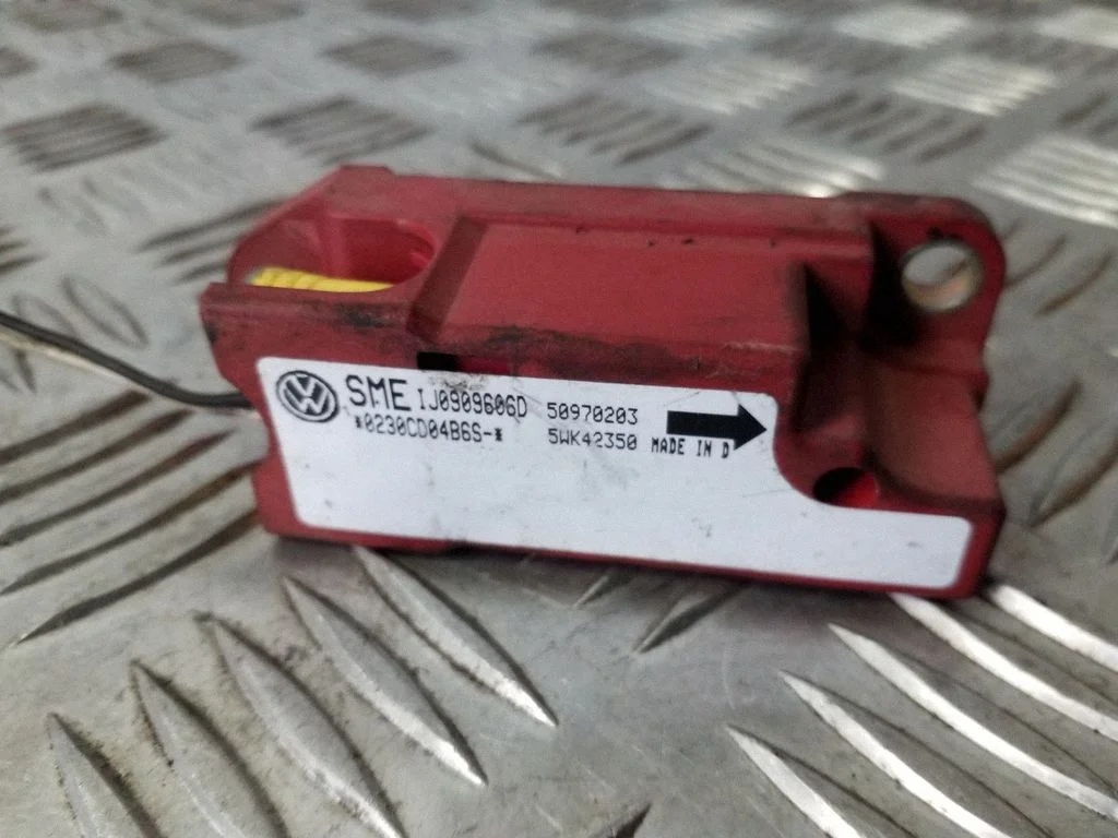 Drošības spilvenu trieciena sensors 1J0909606D