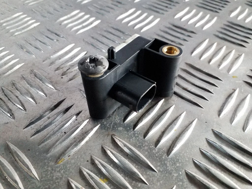 Turvapadja löögiandur 6911003