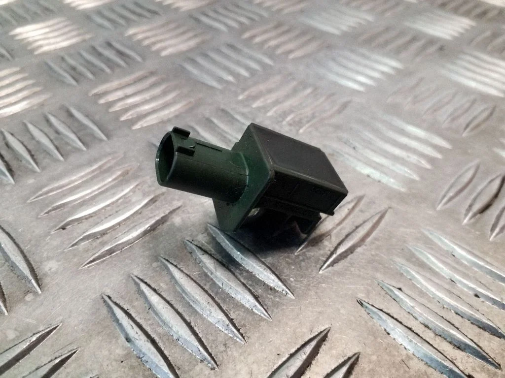 Airbag deployment crash/impact sensor – Chrysler Grand Voyager V (2007-2015)