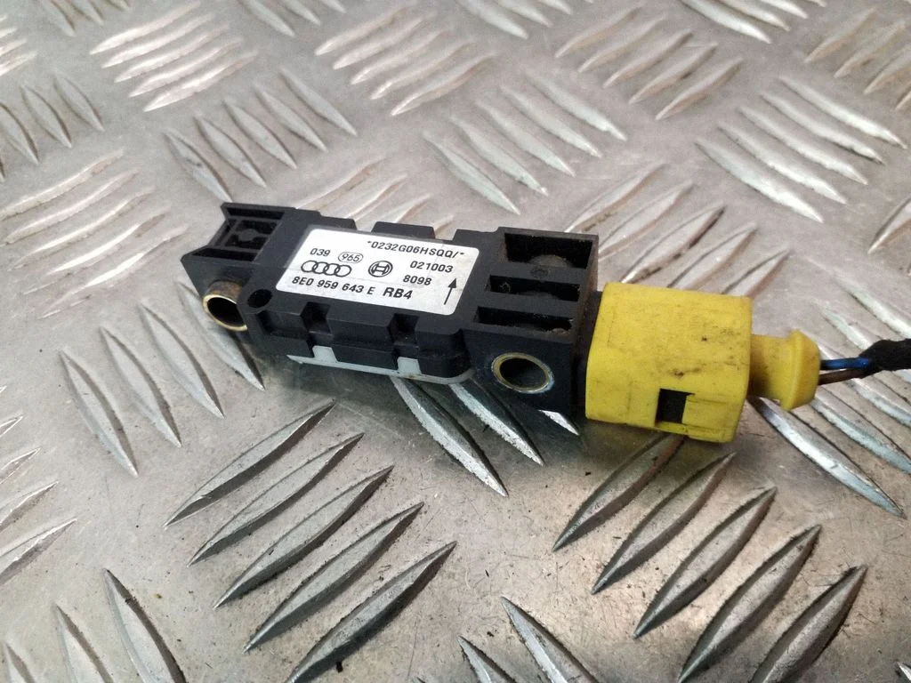 Turvapadja löögiandur 8E0959643E