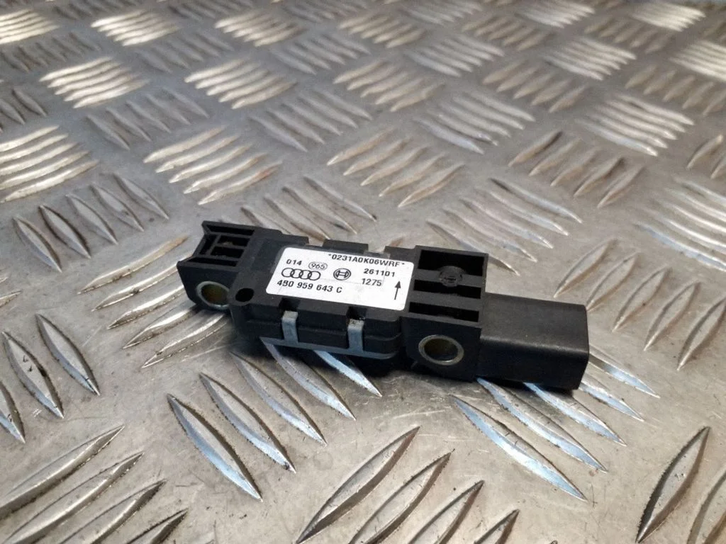 Drošības spilvenu trieciena sensors 4B0959643C