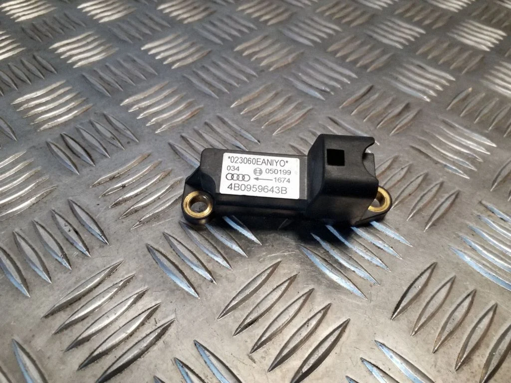 Drošības spilvenu trieciena sensors 4B0959643B