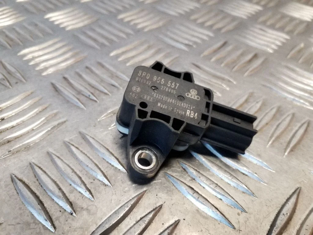 Drošības spilvenu trieciena sensors 8P0955557