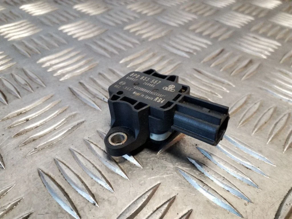 Drošības spilvenu trieciena sensors 8P0955557