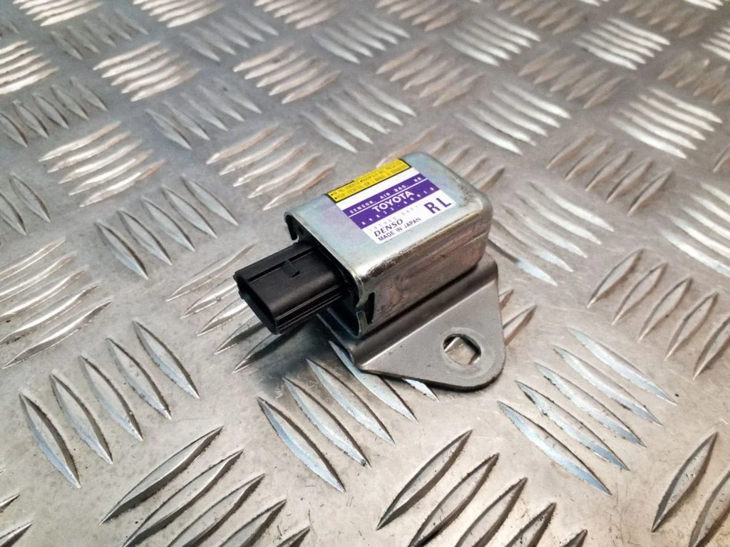 Airbag deployment crash/impact sensor – Toyota Land Cruiser (J120) (2002-2009)