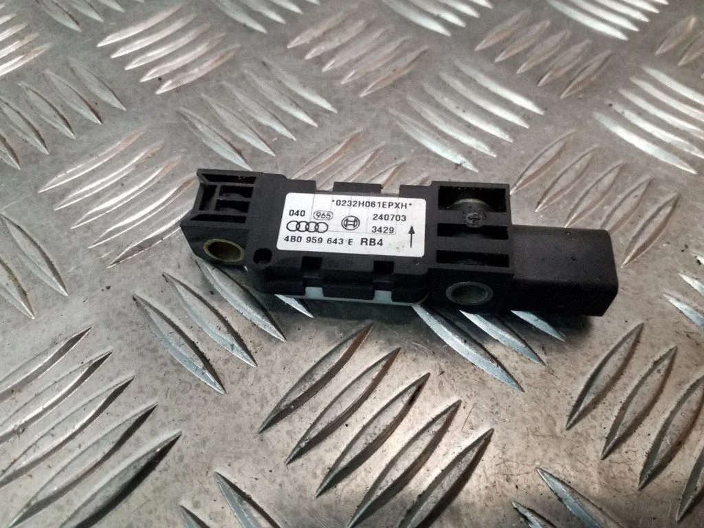 Drošības spilvenu trieciena sensors 4B0959643E