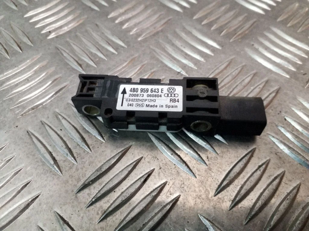 Drošības spilvenu trieciena sensors 4B0959643E