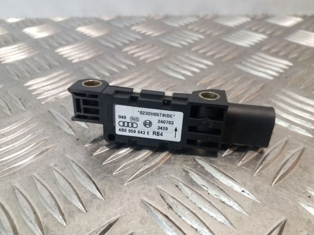 Drošības spilvenu trieciena sensors 4B0959643E